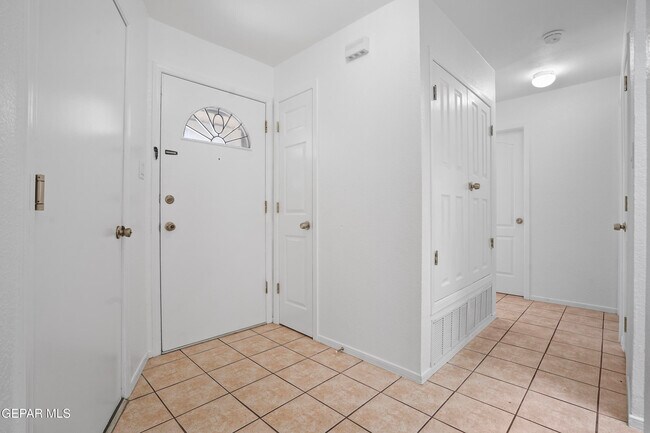 Building Photo - 1029 Chiricahua Dr