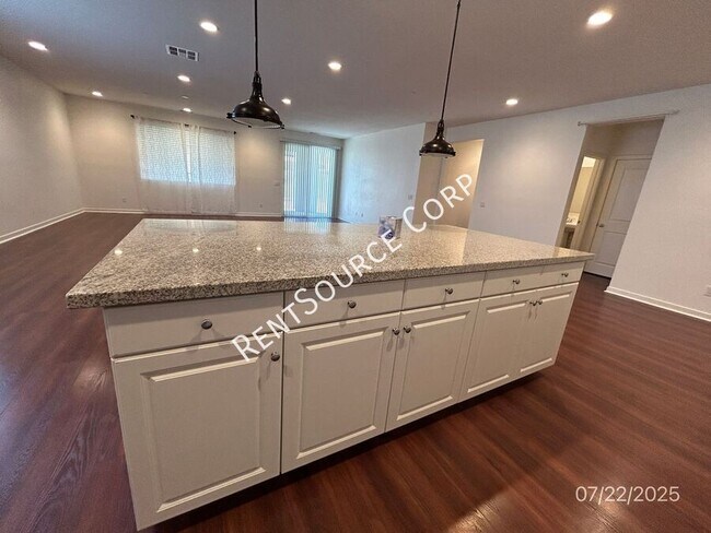 Building Photo - 45051 Marbella St