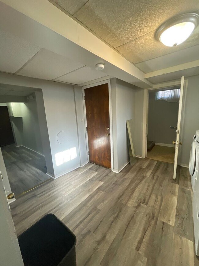 Building Photo - 725 Church St