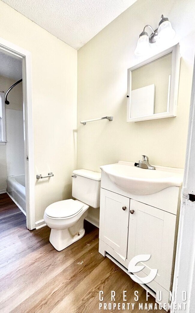 Building Photo - 3 BEDROOM AVAILABLE NOW - Minutes From For...