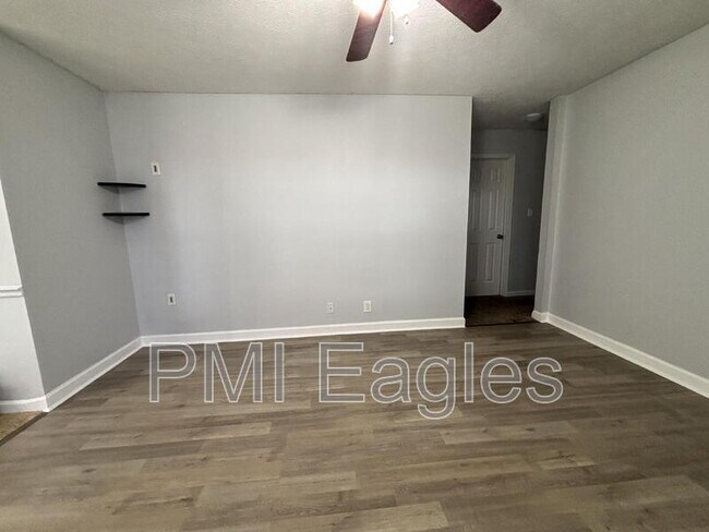 Building Photo - 1140 Timothy Ave