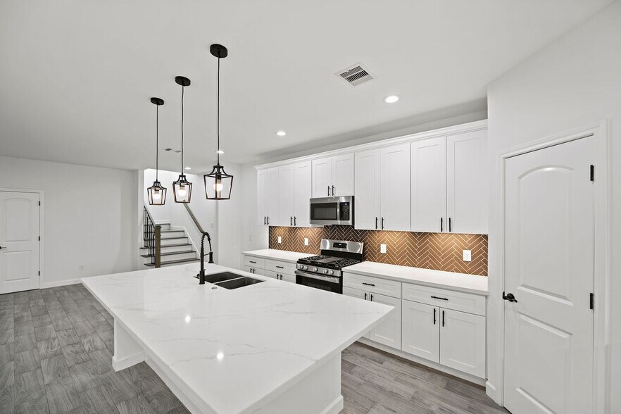 Building Photo - 1071 St Clair St