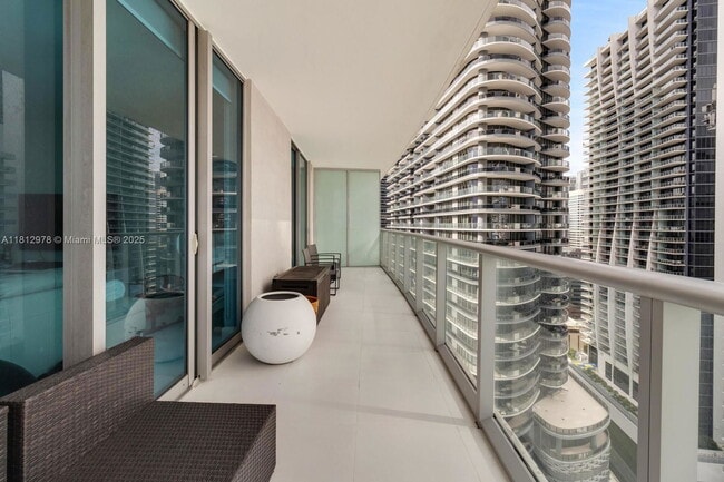 Building Photo - 1100S S Miami Ave