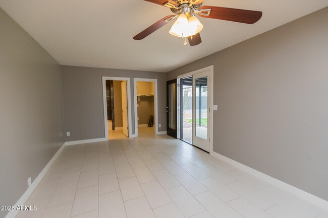 Building Photo - 803 E Palmaire Ave