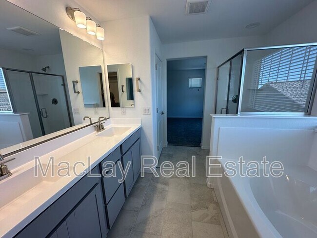 Building Photo - 3809 N 100th Dr