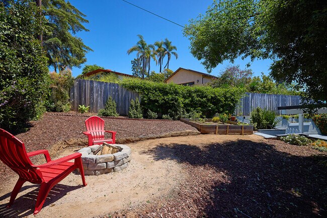 Building Photo - 2136 Foothill Dr