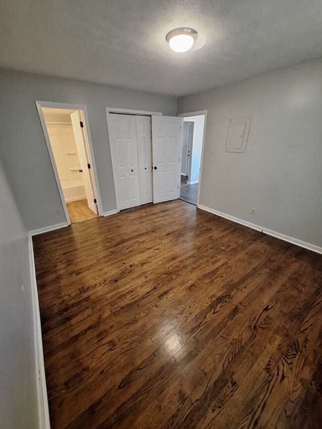 Building Photo - 838 Ridge Rd