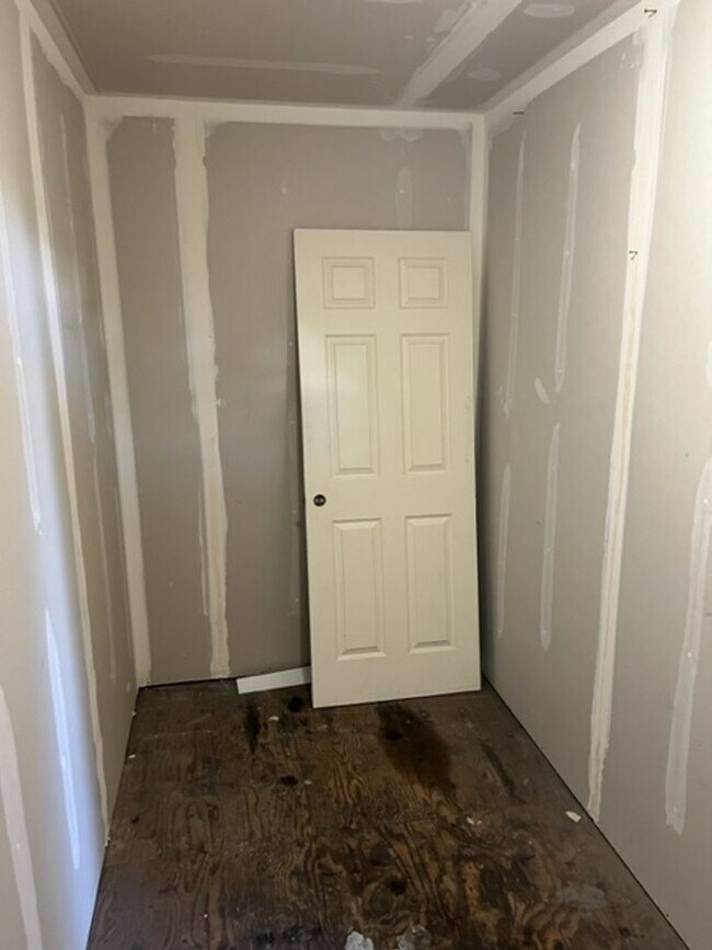 Building Photo - 4642 S 1900 W