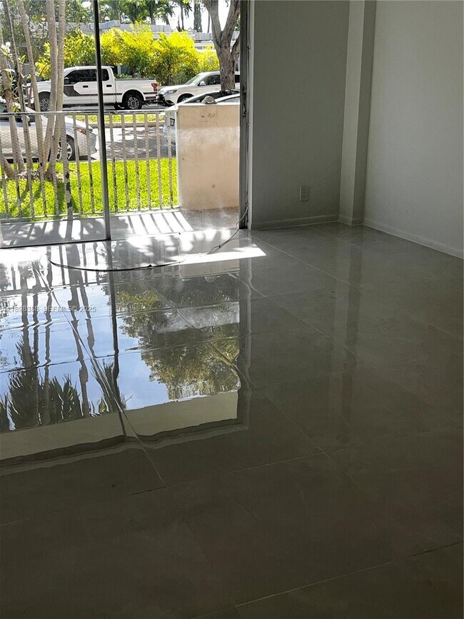 Building Photo - 1455 N Treasure Dr