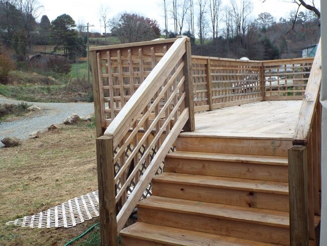 Building Photo - 2bd/2ba mobile home on Little Savannah available for year-long lease May 1st $1450 a month