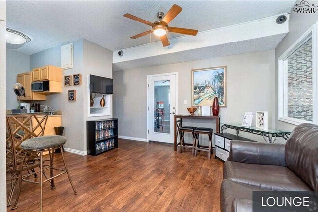 Building Photo - 2612 Southwest Pkwy