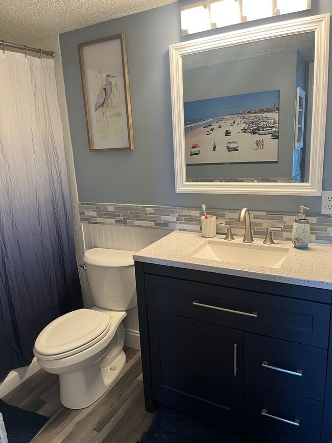 Building Photo - Stunning 2 bed 2 bath condo with terrific ...