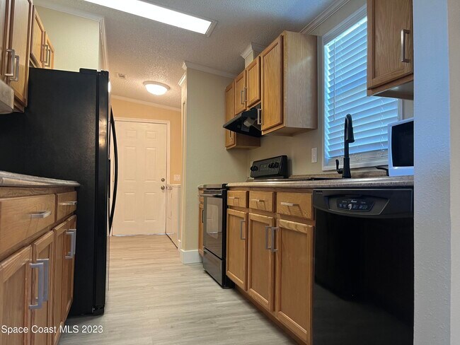 Building Photo - 7050 Bismark Rd