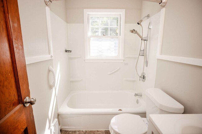 Building Photo - 3428 Beaumont Dr