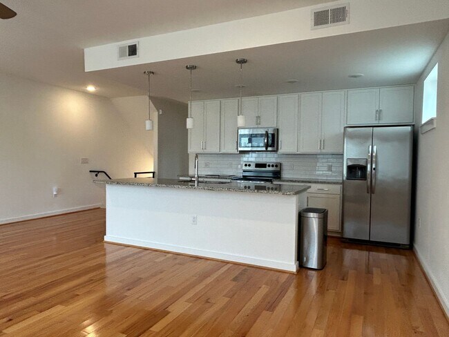 Building Photo - 1207 Bainbridge St