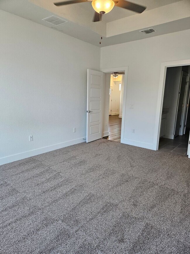 Building Photo - Modern 3/2.5 Condo in Northeast Austin | Built 2023 | Near Samsung & Parmer Lane