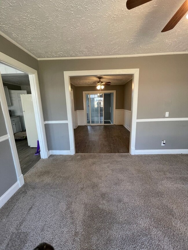 Building Photo - Huge home with bonus room and fenced in ba...