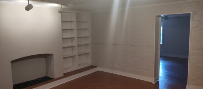 Building Photo - 113 W Jones St