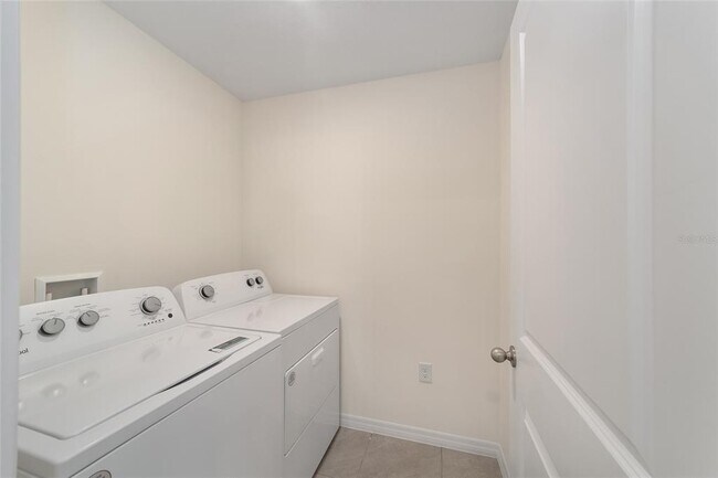 Building Photo - 8848 SW 49th Cir
