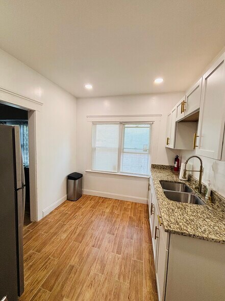 Building Photo - 3464 E 149th St