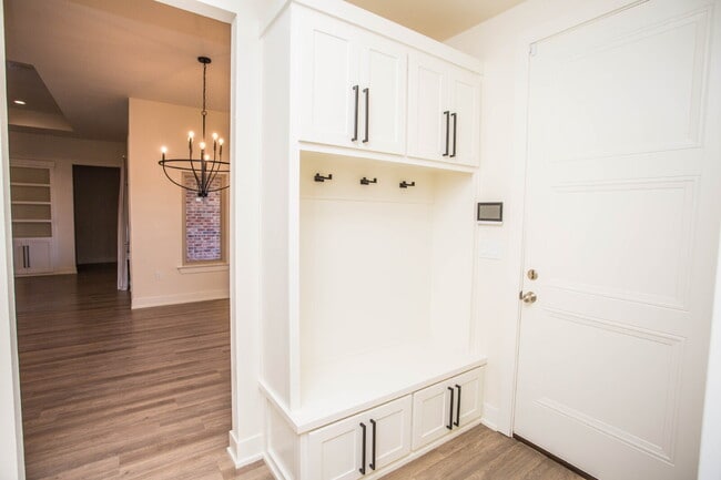 Building Photo - Luxury Living in the Estates at Vintage