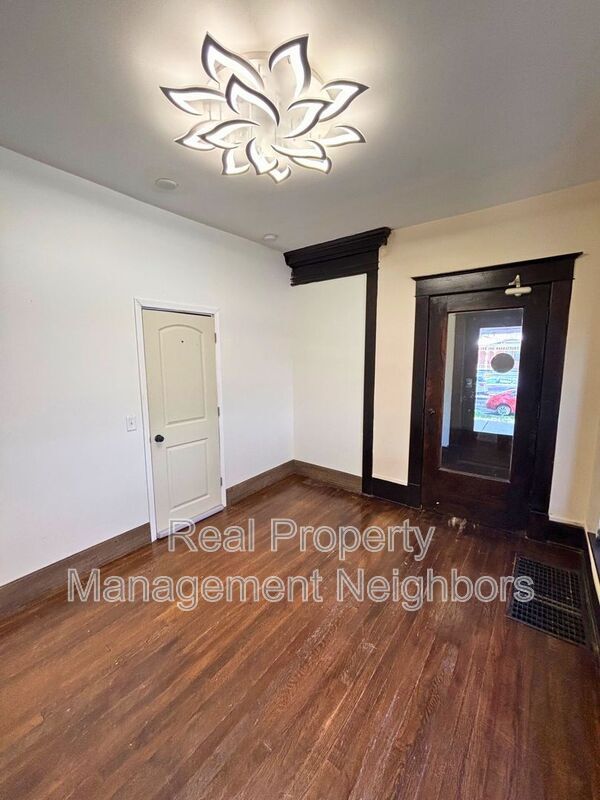 Building Photo - 216 Lafayette Ave NE