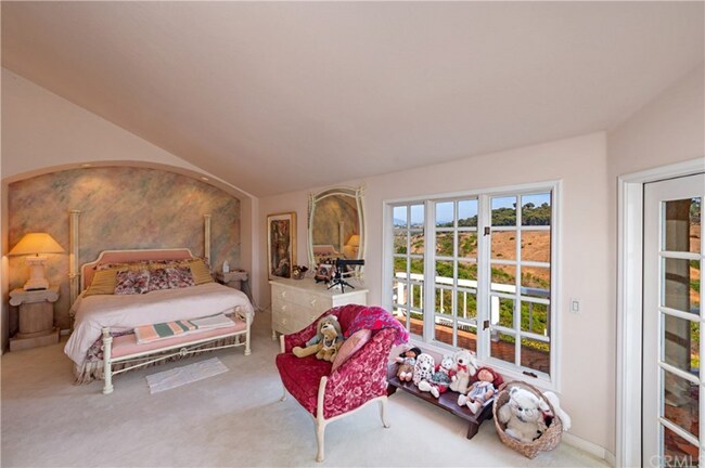 Building Photo - 6 South Peak