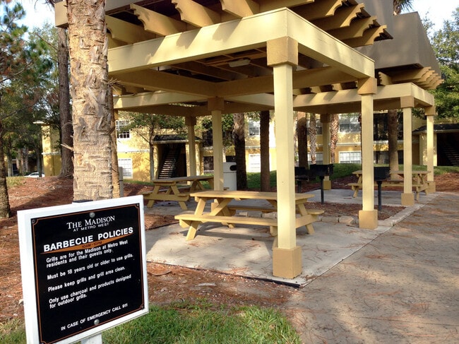 Building Photo - 2 Bed/1 Bath Apartment within Madison at M...