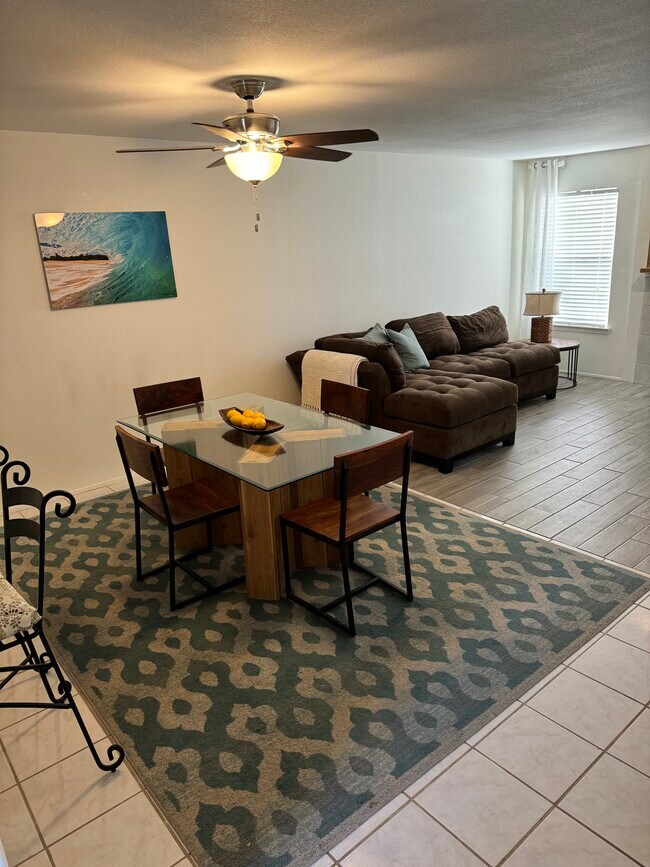 Building Photo - 604 Highcrest Dr