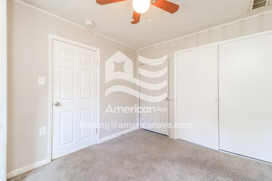 Building Photo - 9749 Dennis Dr