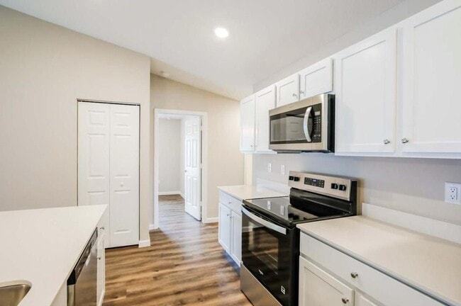 Building Photo - 1701 SW Airoso Blvd