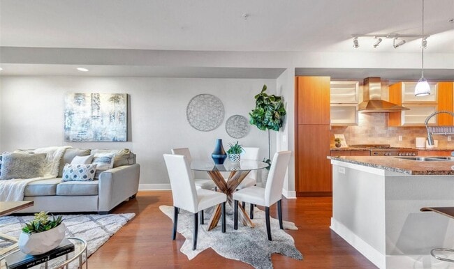 Building Photo - Amazing City Views