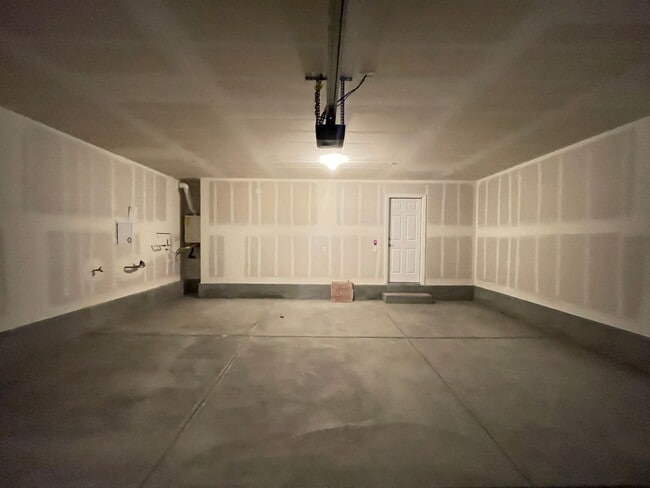 Building Photo - Coming Soon-2 Story Townhome Ready for new tenant on 6/15/2026!