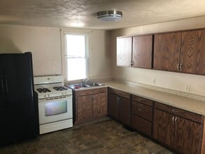 Building Photo - Looking for great tenants for this 2 bedroom house