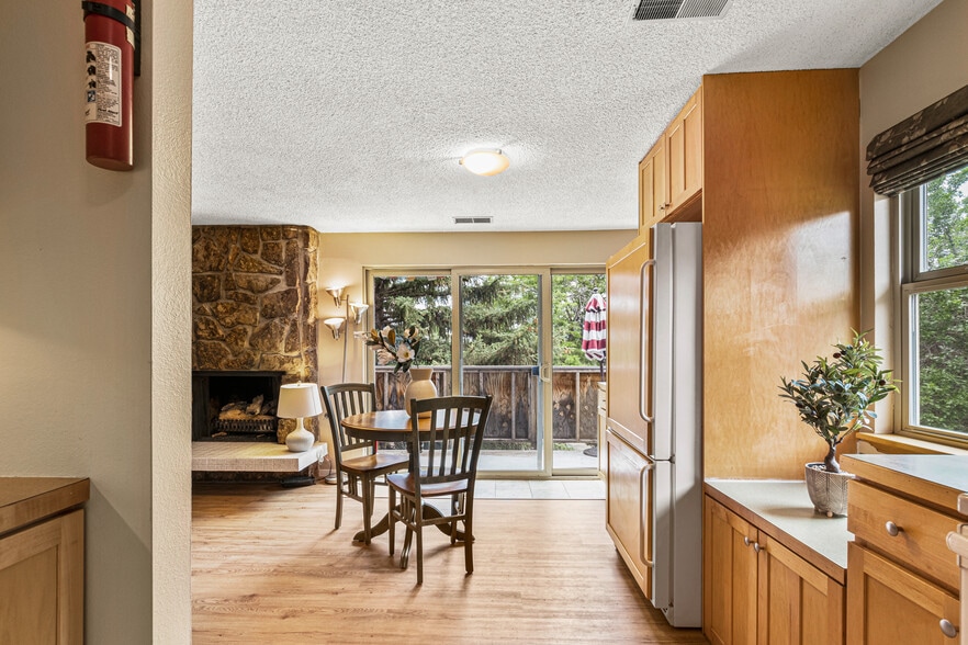 Dining room - 3365 Chisholm Trl