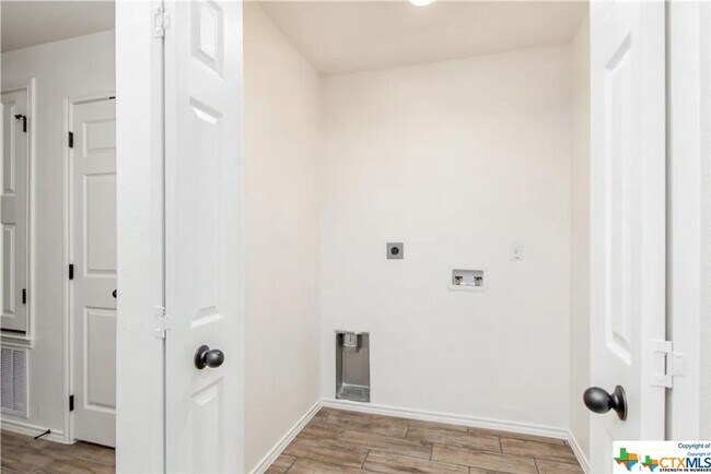 Building Photo - 2409 Alterman Dr