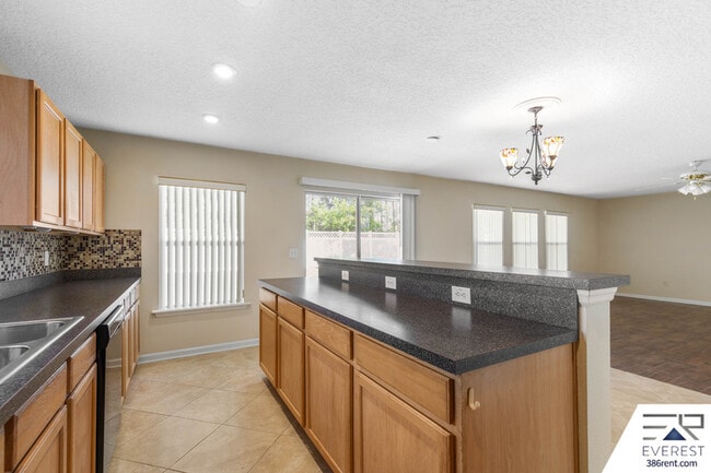 Building Photo - 9 Waywood Pl