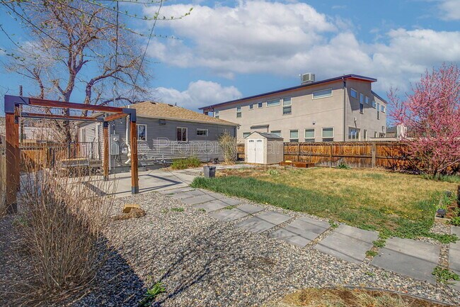 Building Photo - 2646 S Cherokee St