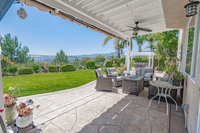 Building Photo - Expansive 5-Bedroom Home with Spa & Solar ...