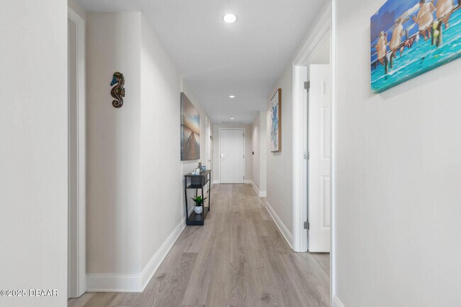 Building Photo - 231 Riverside Dr