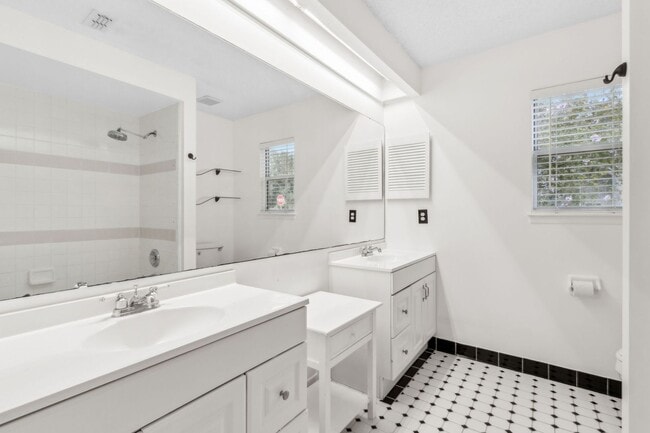 Building Photo - Charming 3BR/2BA Home on Amelia Island – C...