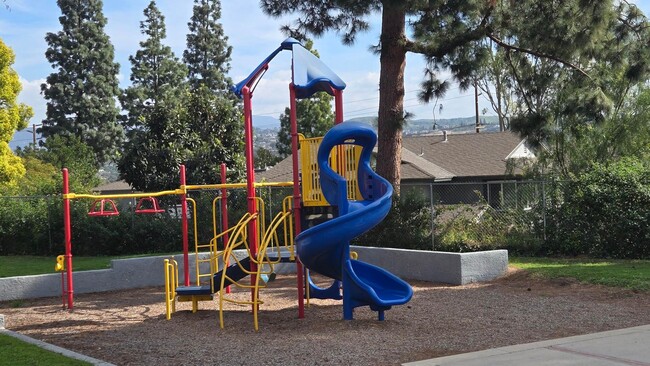 Building Photo - Yorba Linda 2 Bed Townhouse for Lease - Newly Remodeled