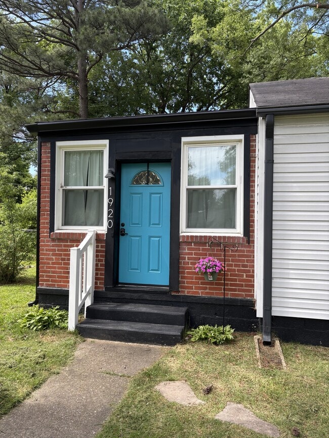 Building Photo - 1920 Watts Ln
