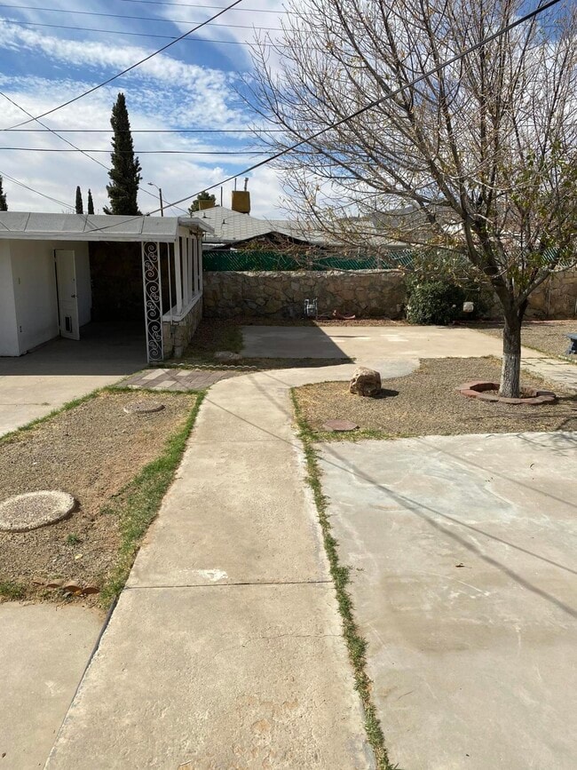 Building Photo - 613 Olson St