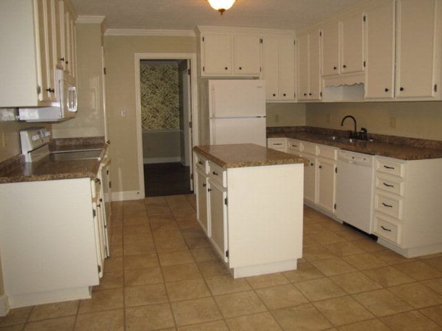 Building Photo - 2515 Pheasant Dr