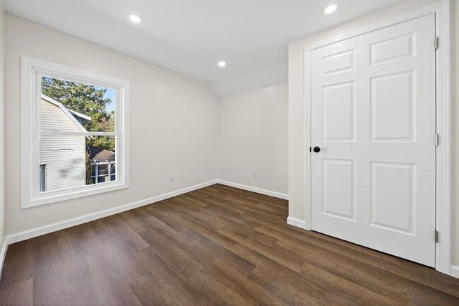 Building Photo - 127 W Warrington Rd