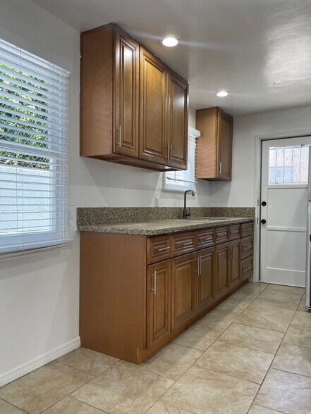 Building Photo - 462 Edgewood St