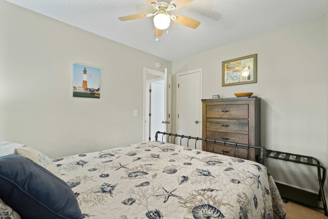 Building Photo - 529 Pointe S Dr