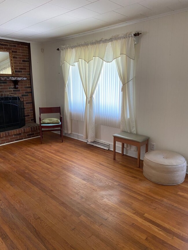 Building Photo - 3 BED, 1 BATH HOME IN GREYSTONE AREA, $1550 MONTH, $1550 DEPOSIT