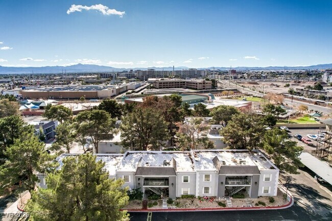 Building Photo - 3823 S Maryland Pkwy